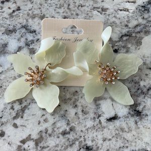 Resin flower earrings (lele doups)